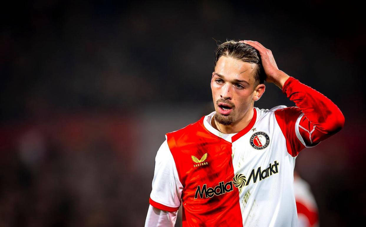 42岁范佩西率费耶诺德主场逼平阿贾克斯，华裔新星送点成关键